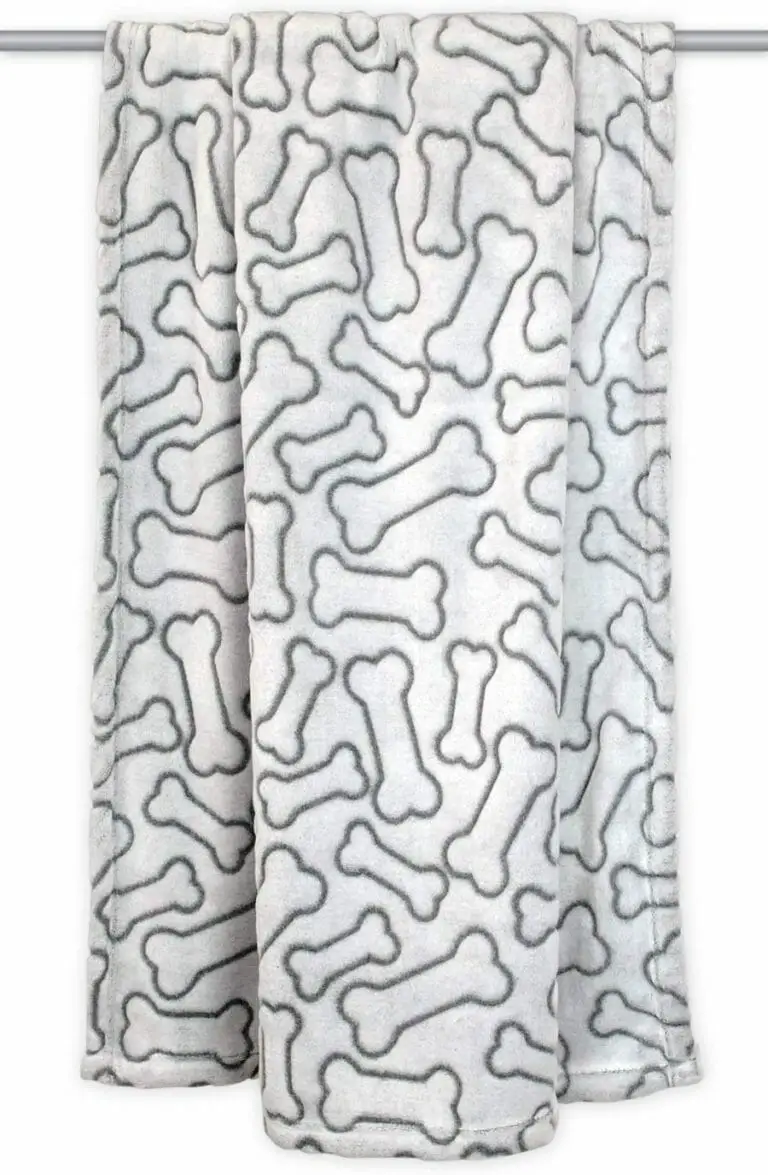 7 Best Dog Blankets for Chewers and Destructive Canines